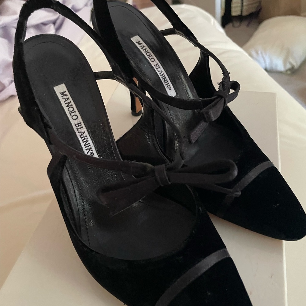 Black Velvet Manalo Blahnik shoes. Size 39. New. Worn once